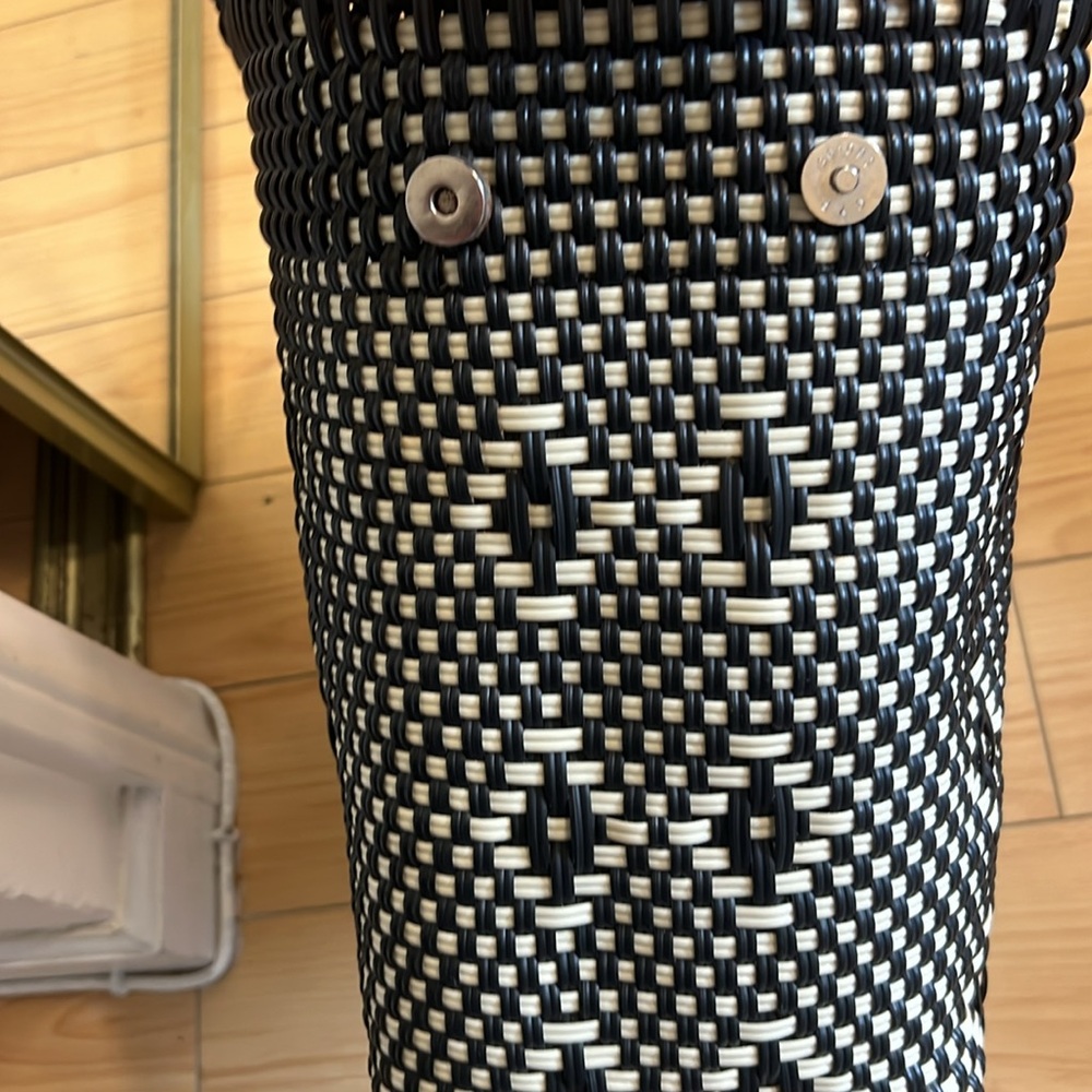 Black & White | handwoven Mexican market tote - Picture 4 of 5